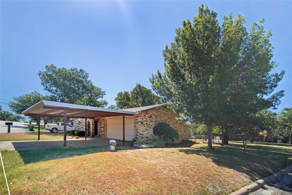 1715 Timberlane Street Jacksboro, TX 76458