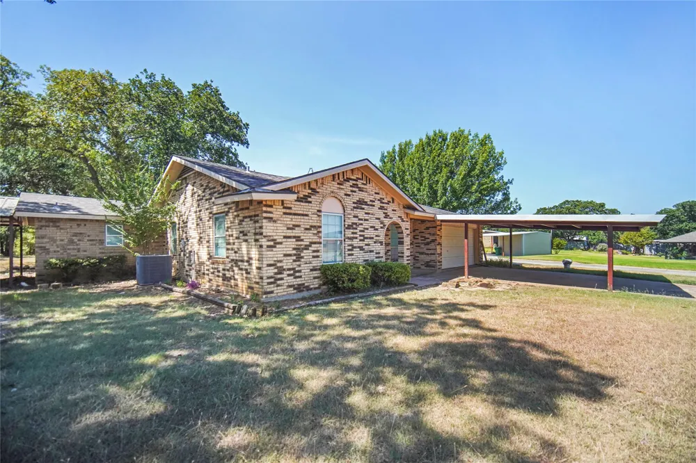 1715 Timberlane Street Jacksboro, TX 76458