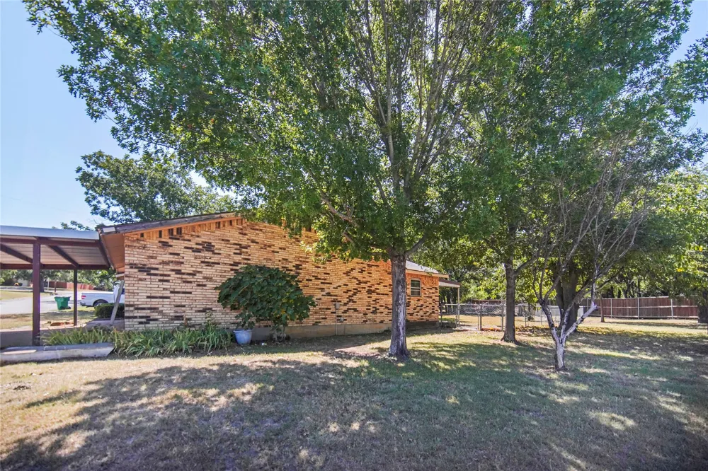 1715 Timberlane Street Jacksboro, TX 76458