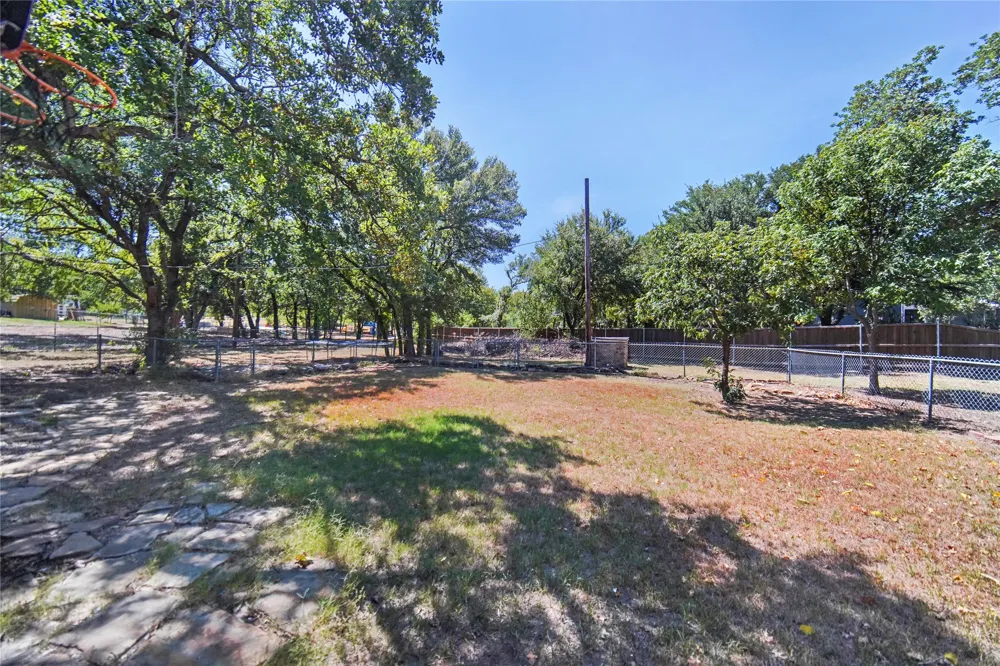 1715 Timberlane Street Jacksboro, TX 76458