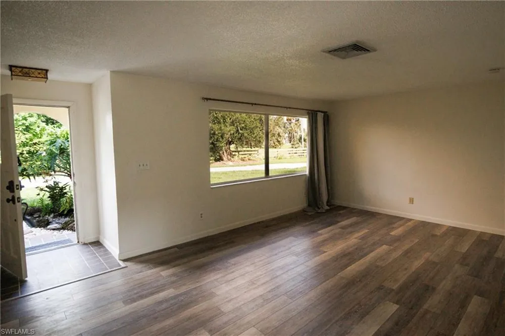 1821 Sunset Trail Alva, FL 33920