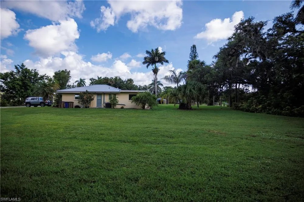 1821 Sunset Trail Alva, FL 33920