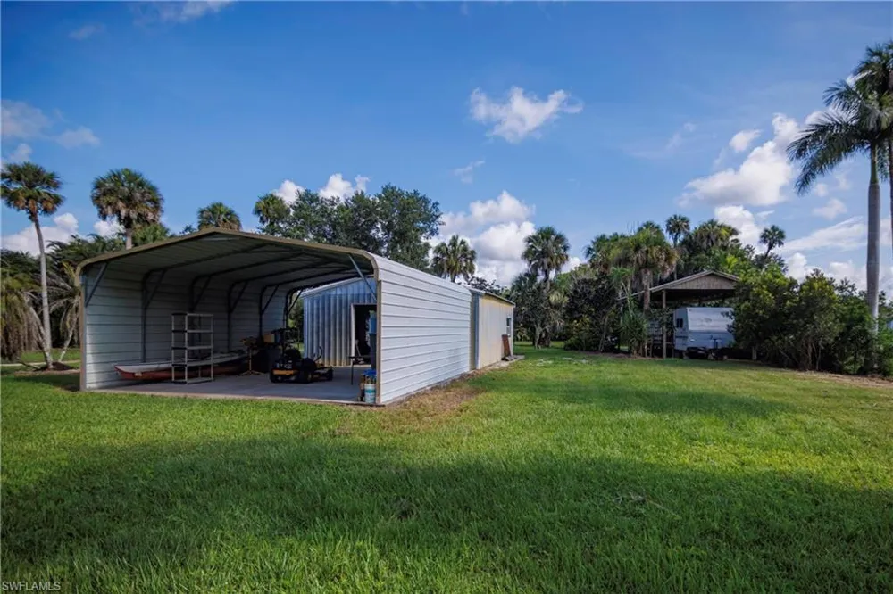 1821 Sunset Trail Alva, FL 33920