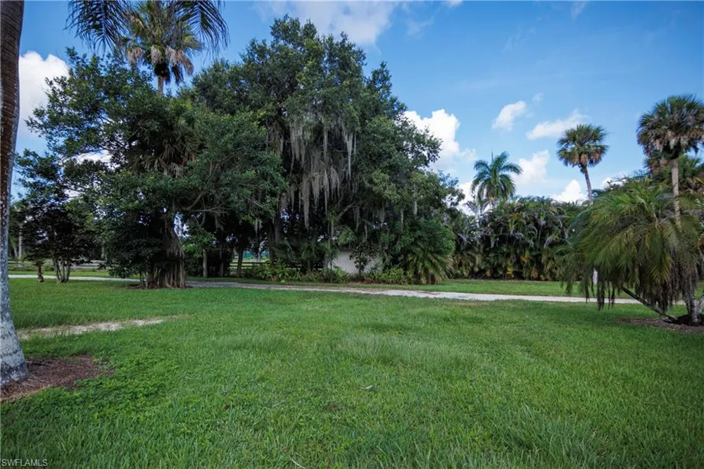 1821 Sunset Trail Alva, FL 33920