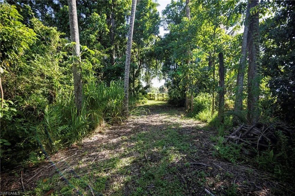 1821 Sunset Trail Alva, FL 33920