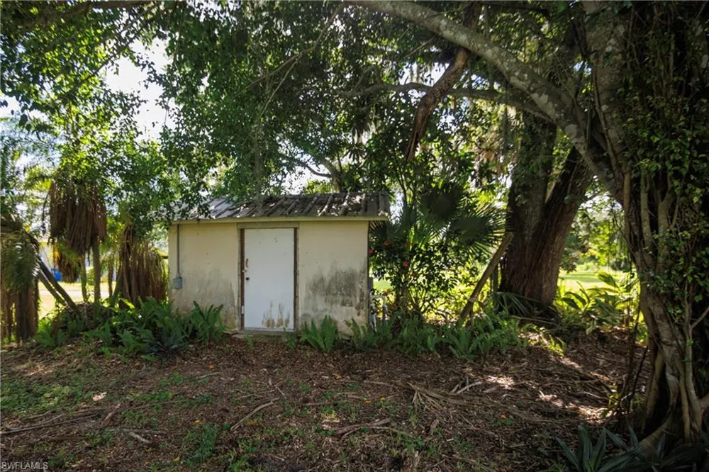1821 Sunset Trail Alva, FL 33920