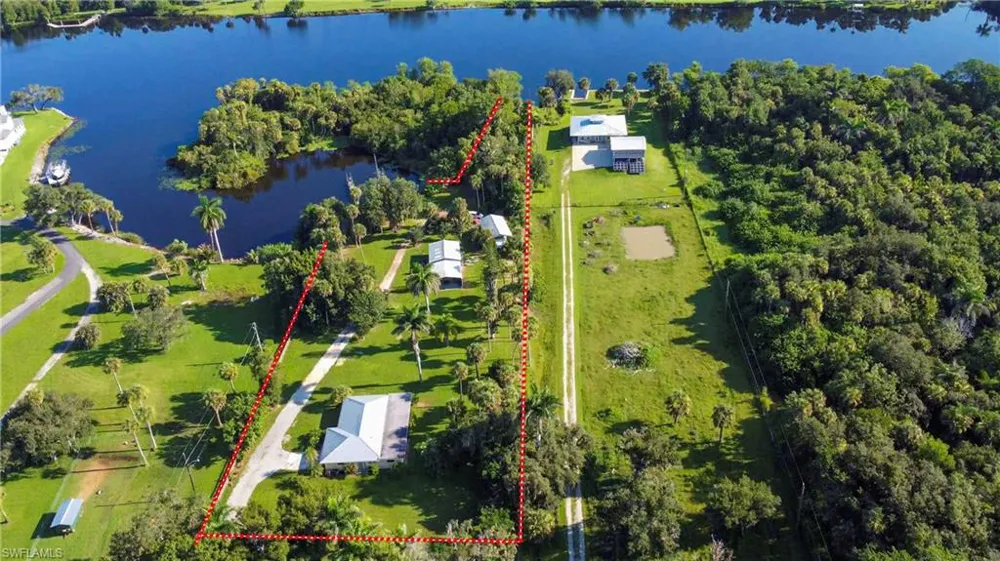 1821 Sunset Trail Alva, FL 33920