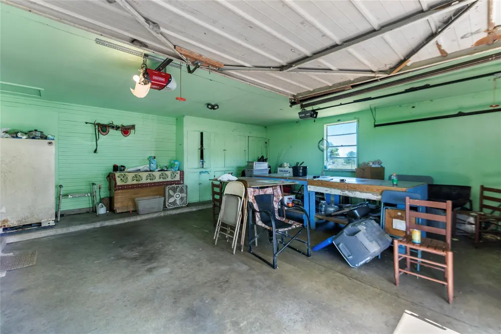 2602 Bootlegger Lane Yoakum, TX 77995