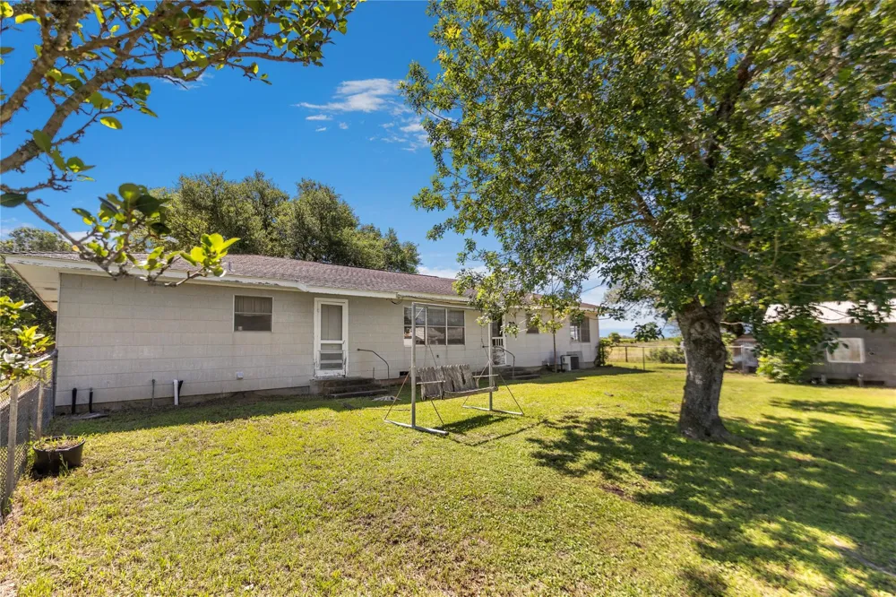 2602 Bootlegger Lane Yoakum, TX 77995