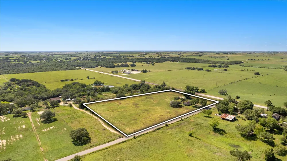 2602 Bootlegger Lane Yoakum, TX 77995