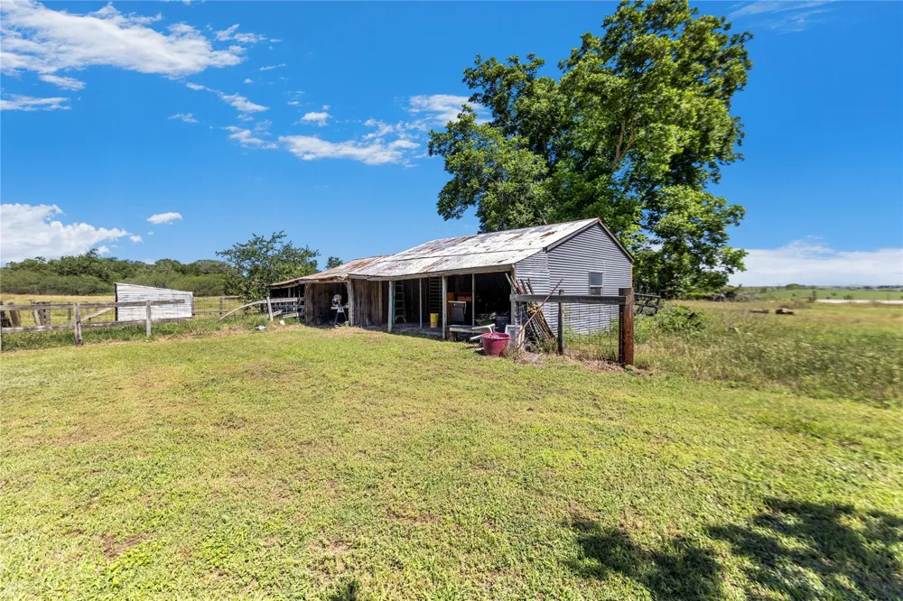 2602 Bootlegger Lane Yoakum, TX 77995