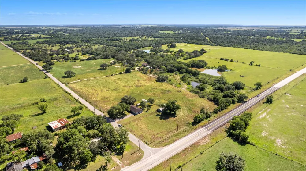 2602 Bootlegger Lane Yoakum, TX 77995