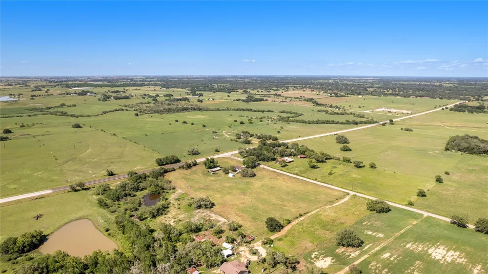2602 Bootlegger Lane Yoakum, TX 77995