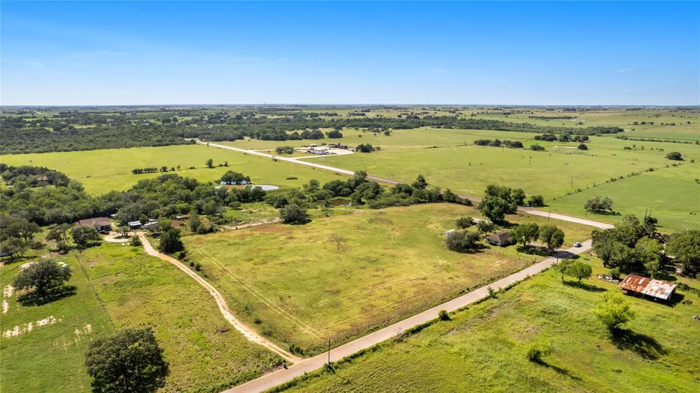 2602 Bootlegger Lane Yoakum, TX 77995