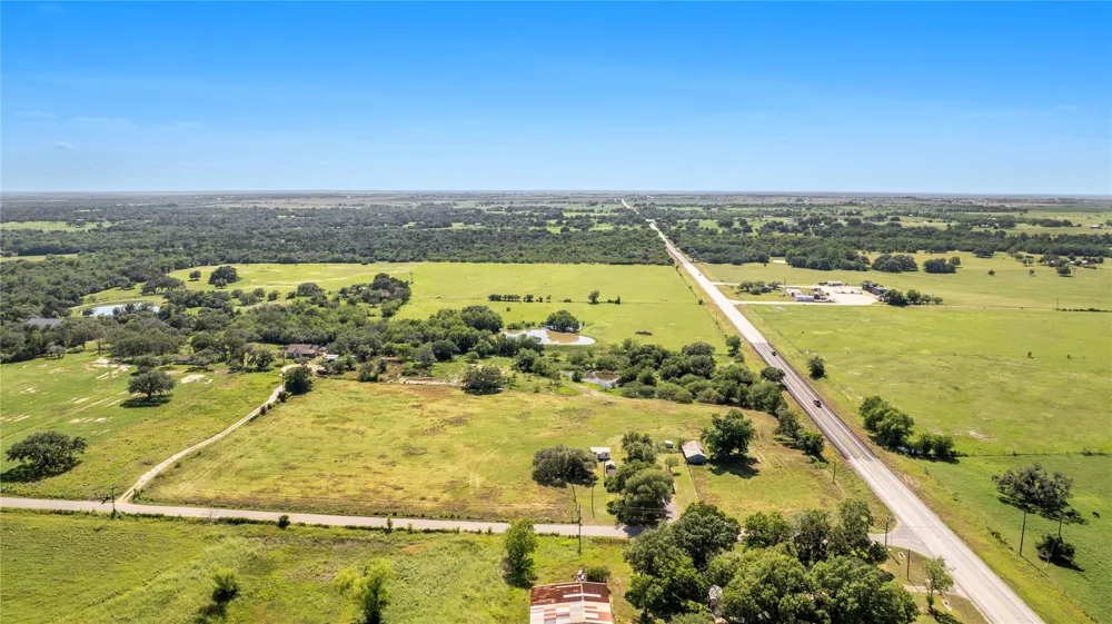 2602 Bootlegger Lane Yoakum, TX 77995