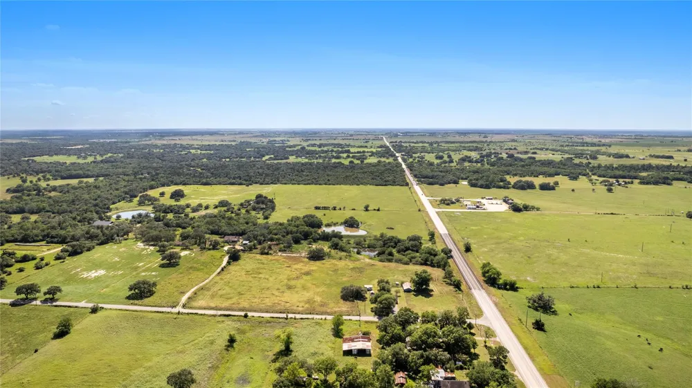 2602 Bootlegger Lane Yoakum, TX 77995