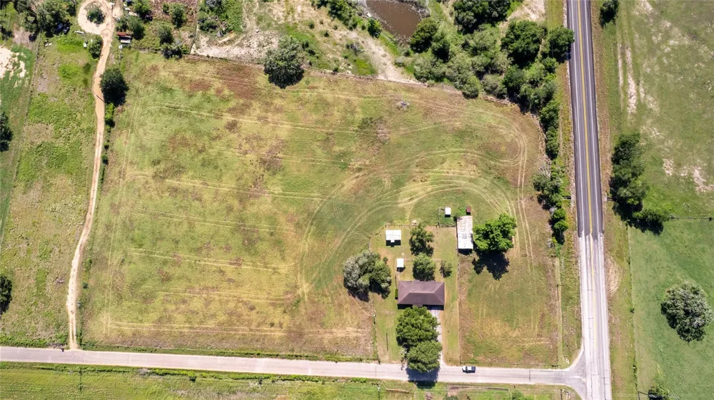 2602 Bootlegger Lane Yoakum, TX 77995