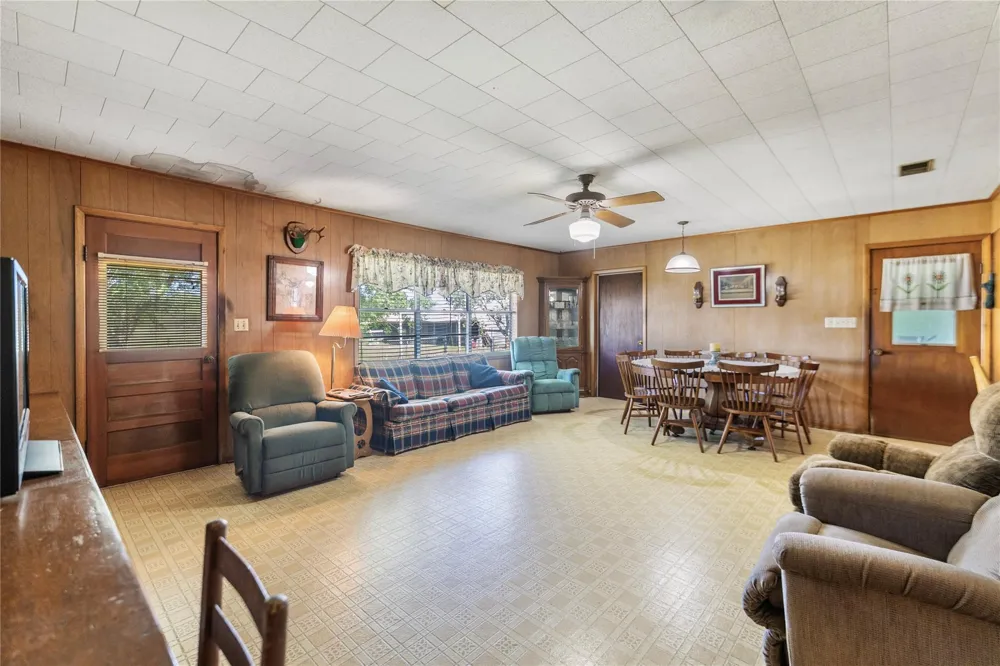 2602 Bootlegger Lane Yoakum, TX 77995