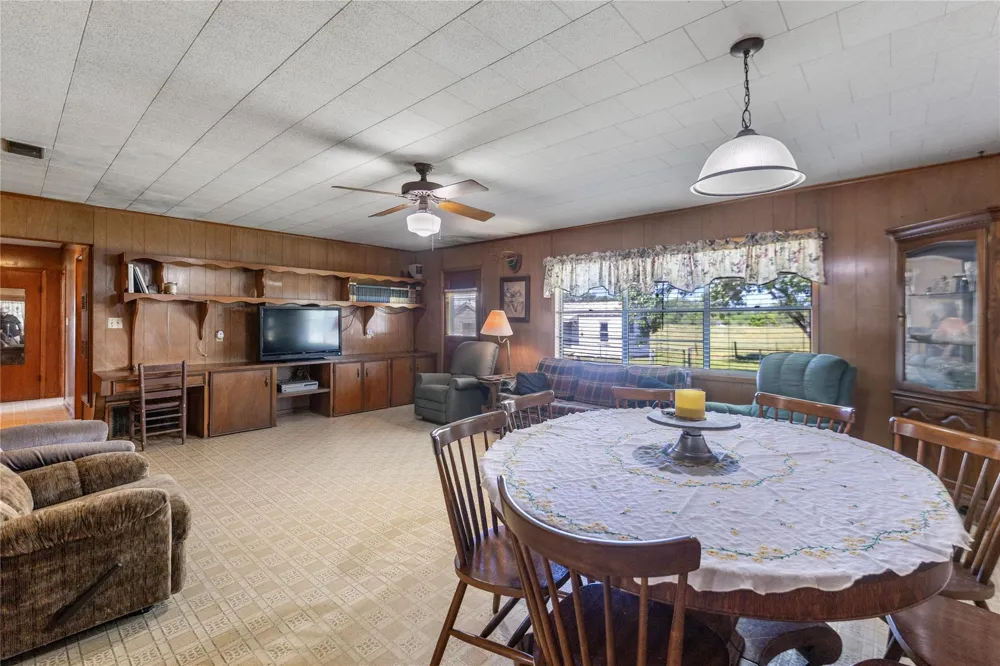 2602 Bootlegger Lane Yoakum, TX 77995