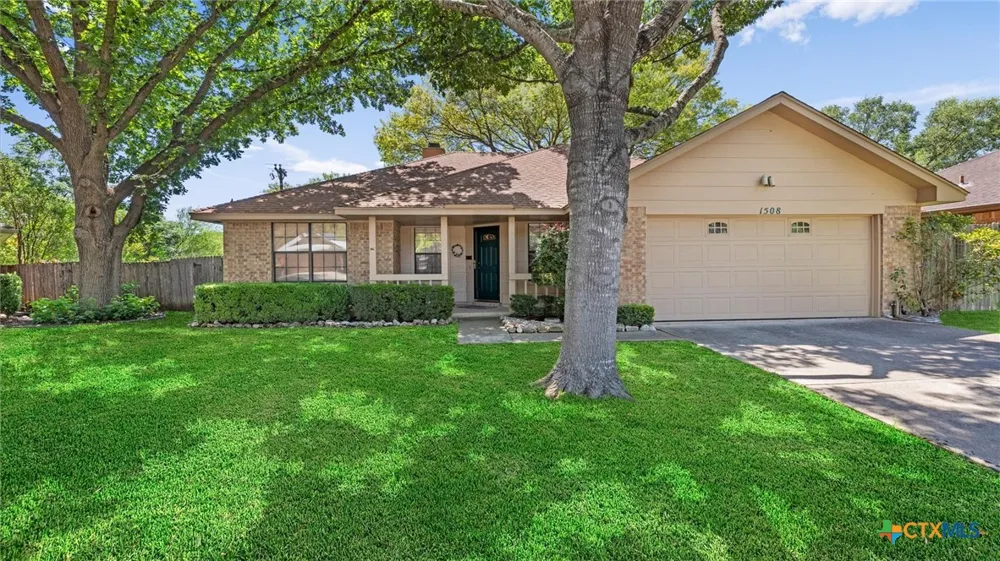 1508 Greenwood Schertz, TX 78154