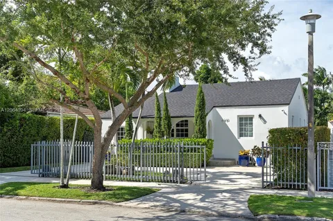 2451 SW 25th St