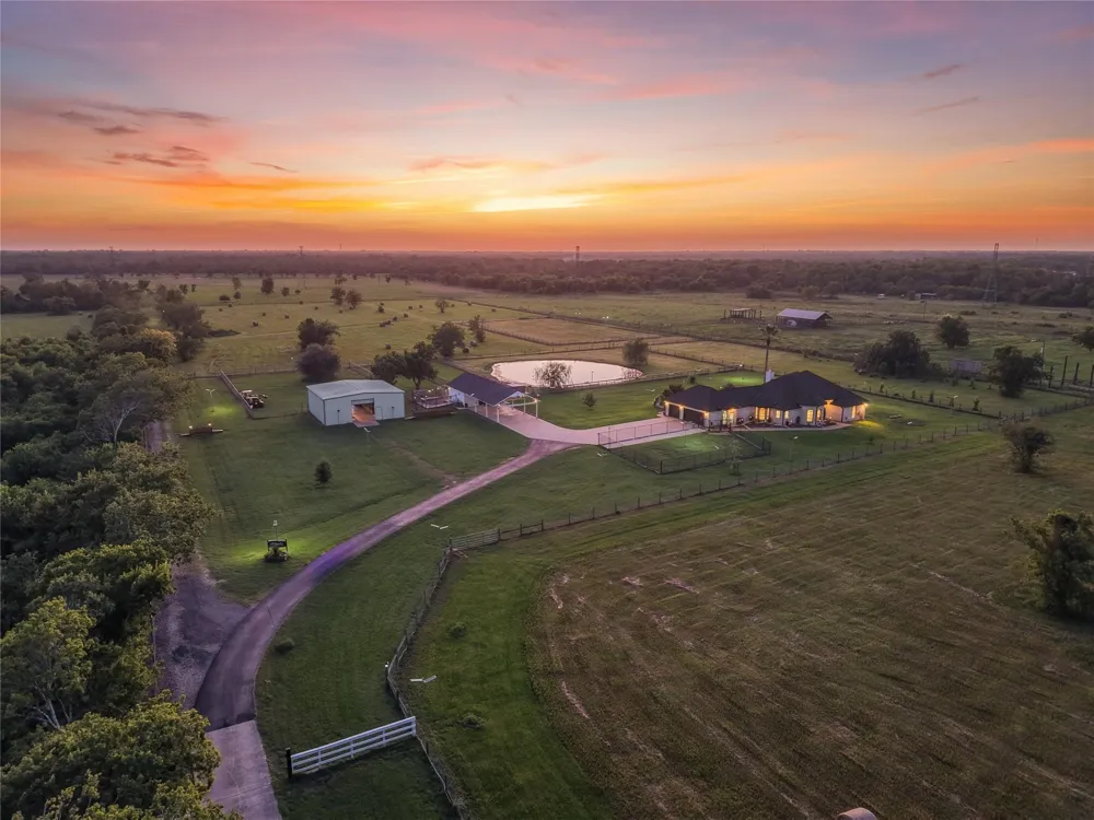 616 County Road 44 Angleton, TX 77515