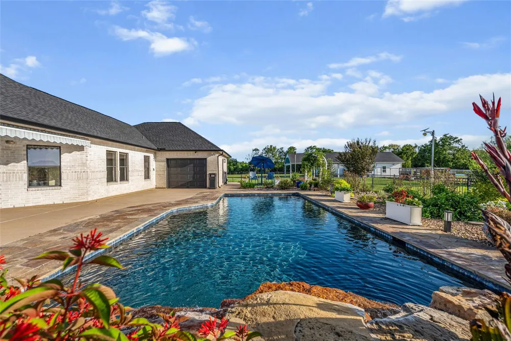 616 County Road 44 Angleton, TX 77515
