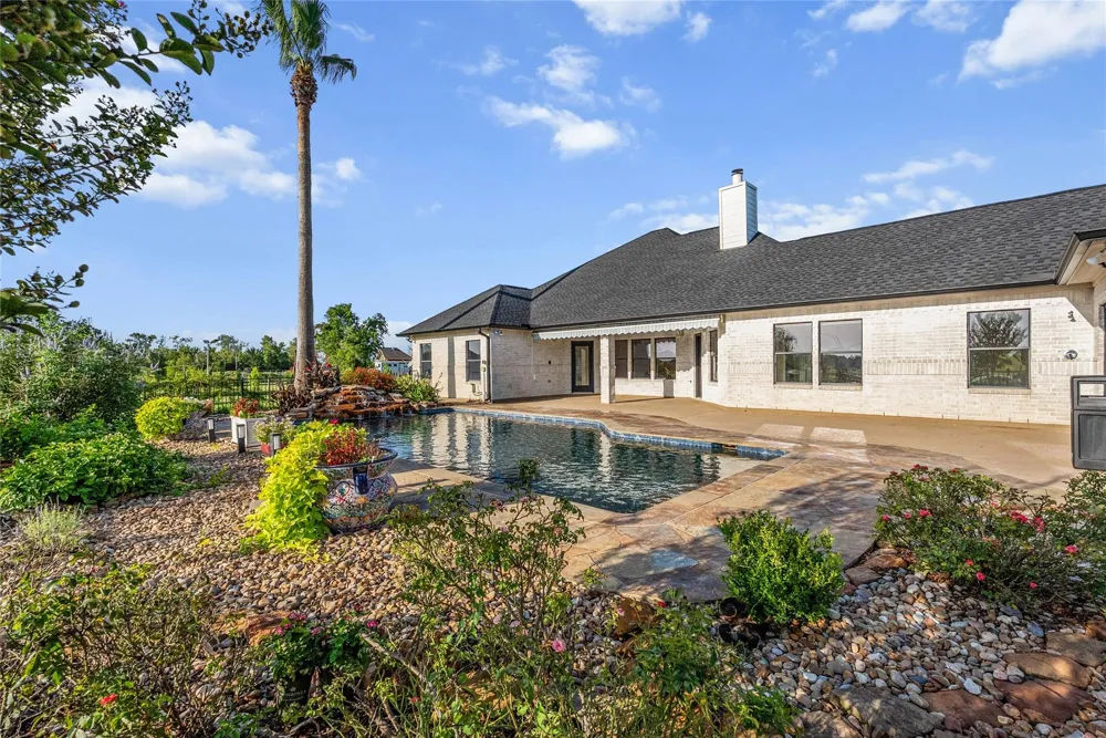 616 County Road 44 Angleton, TX 77515