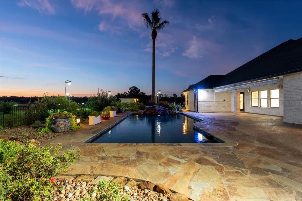 616 County Road 44 Angleton, TX 77515