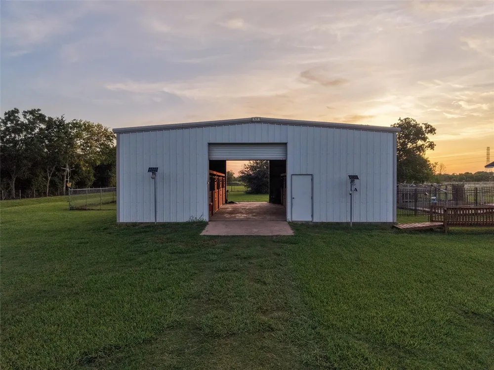 616 County Road 44 Angleton, TX 77515