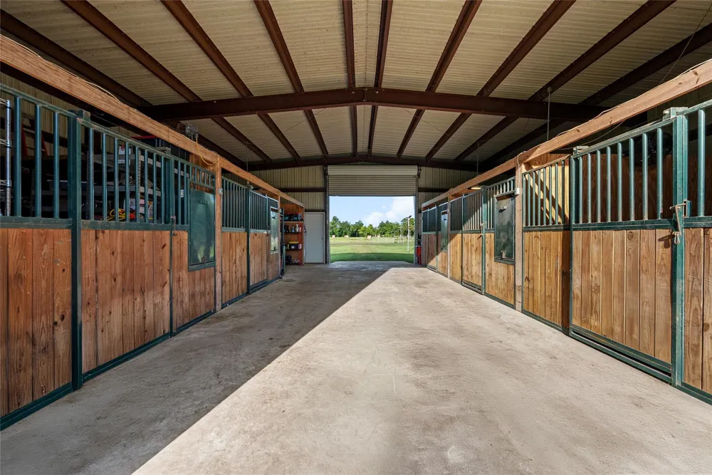 616 County Road 44 Angleton, TX 77515