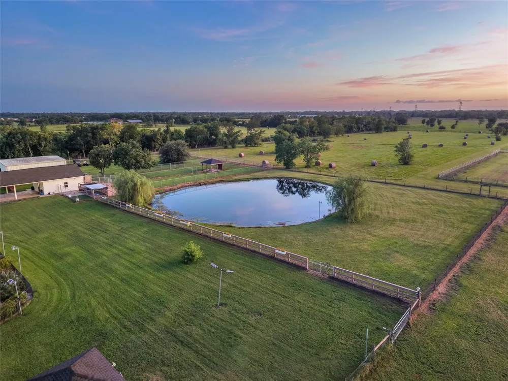 616 County Road 44 Angleton, TX 77515