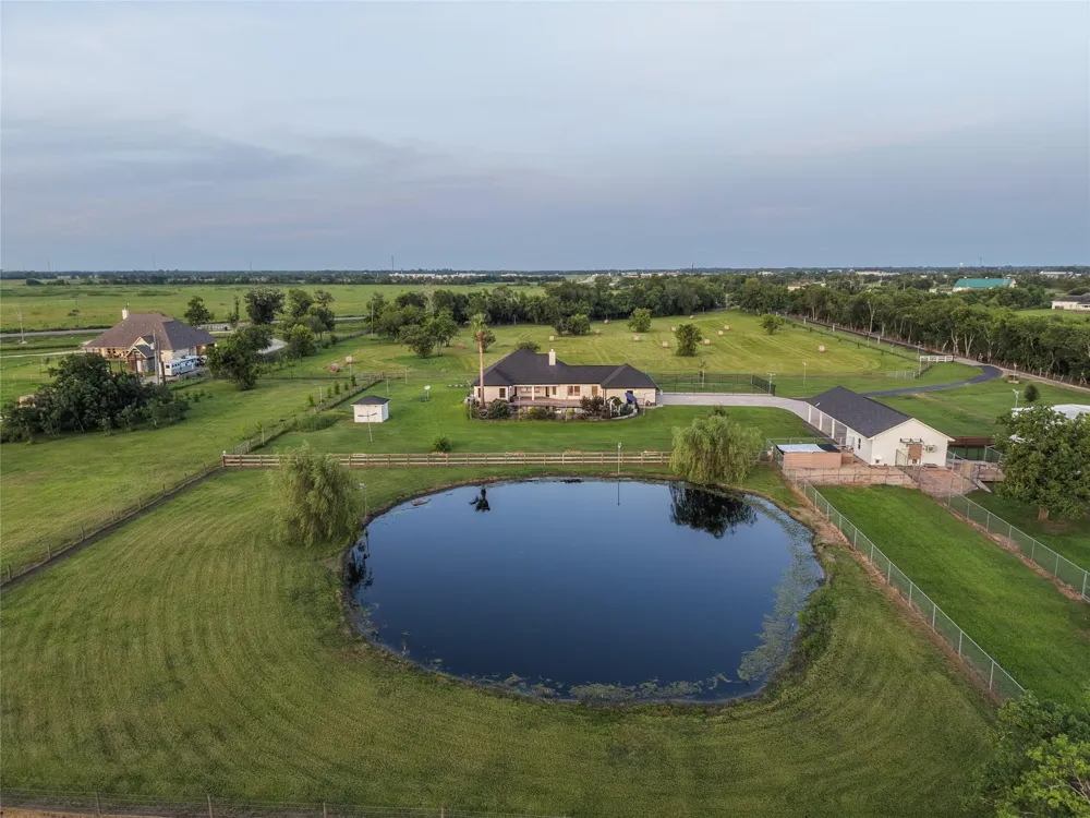 616 County Road 44 Angleton, TX 77515