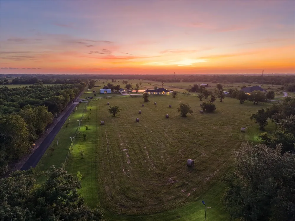 616 County Road 44 Angleton, TX 77515