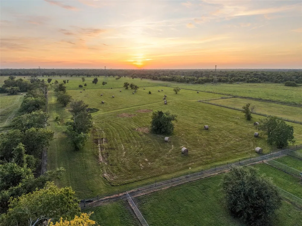 616 County Road 44 Angleton, TX 77515