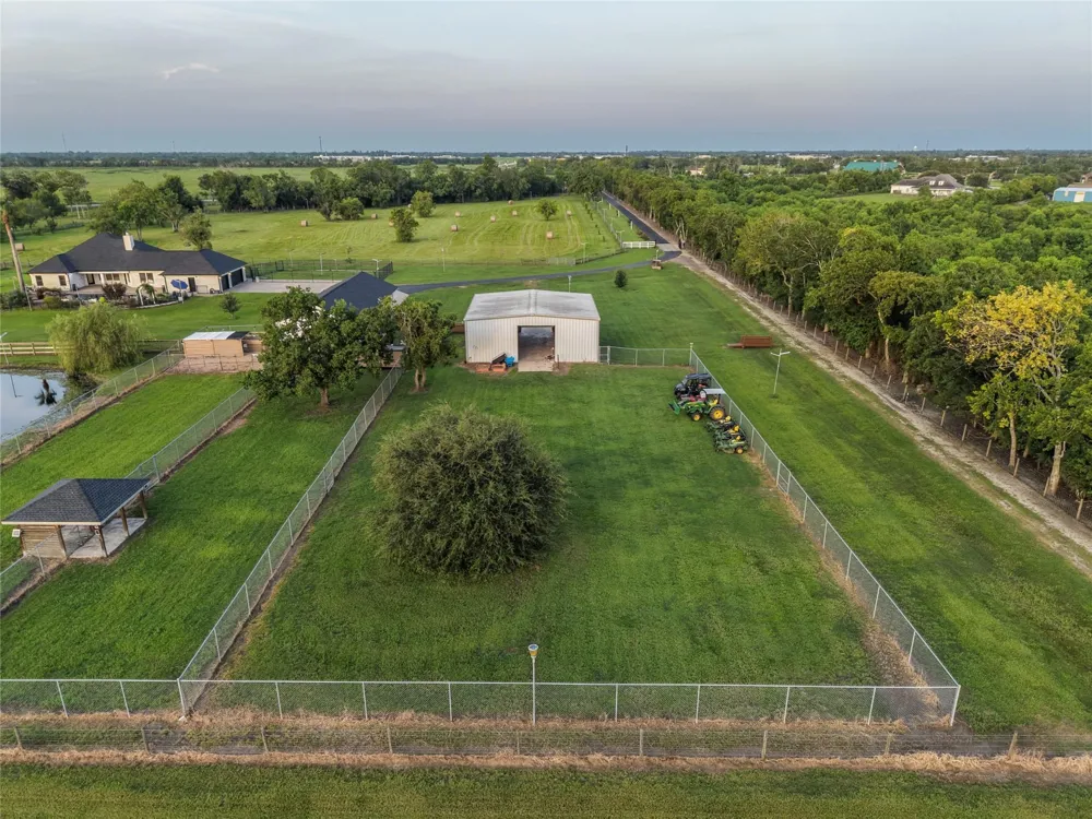 616 County Road 44 Angleton, TX 77515