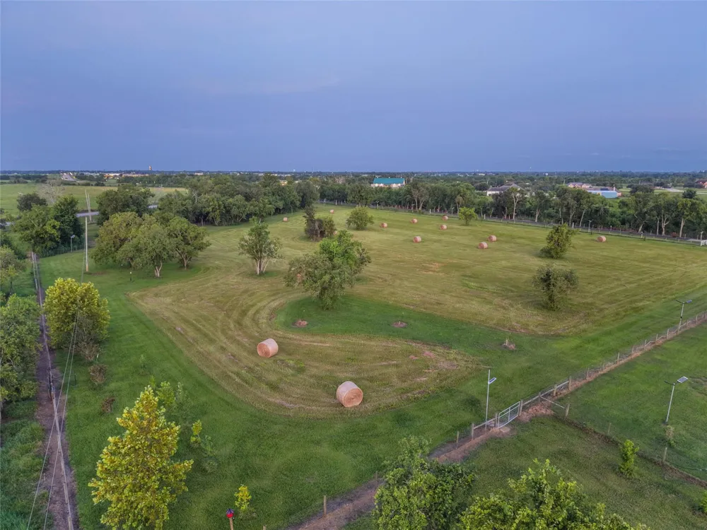 616 County Road 44 Angleton, TX 77515