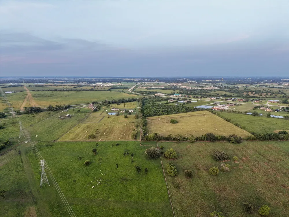 616 County Road 44 Angleton, TX 77515