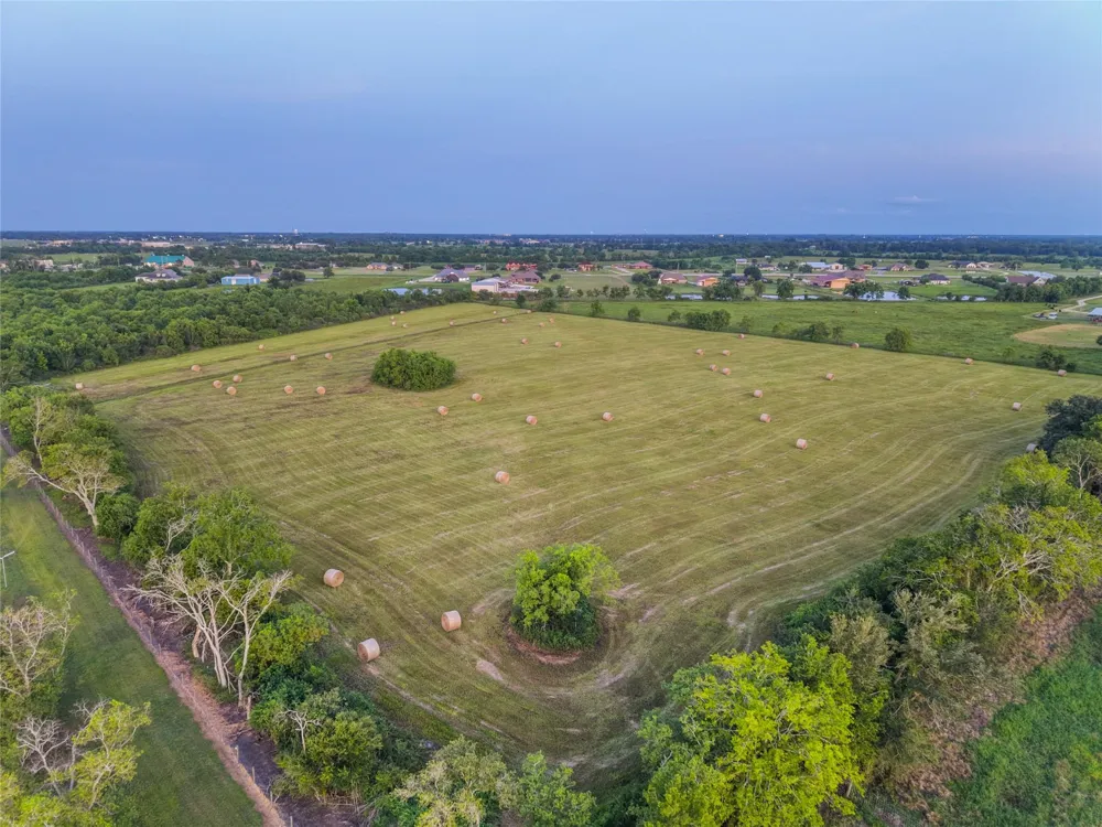 616 County Road 44 Angleton, TX 77515