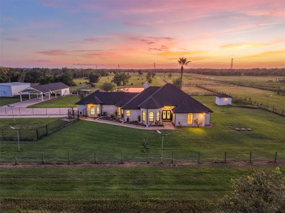 616 County Road 44 Angleton, TX 77515