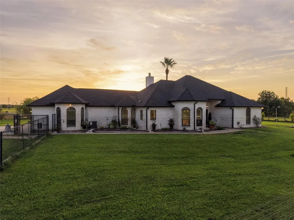 616 County Road 44 Angleton, TX 77515