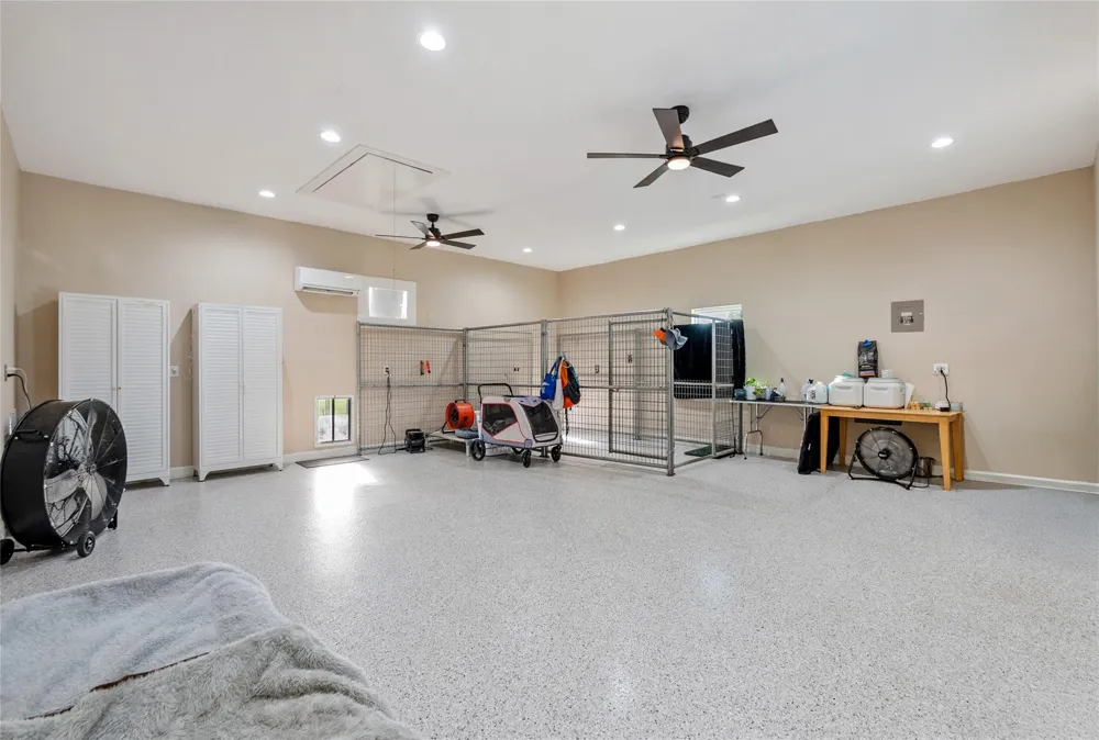 616 County Road 44 Angleton, TX 77515