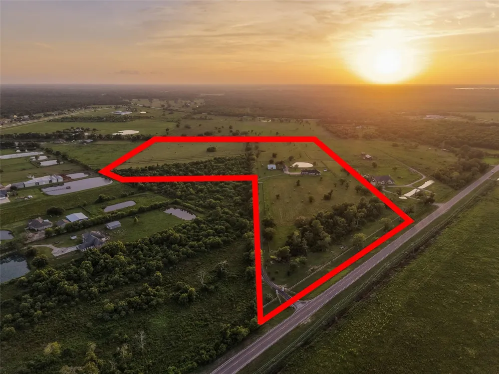 616 County Road 44 Angleton, TX 77515