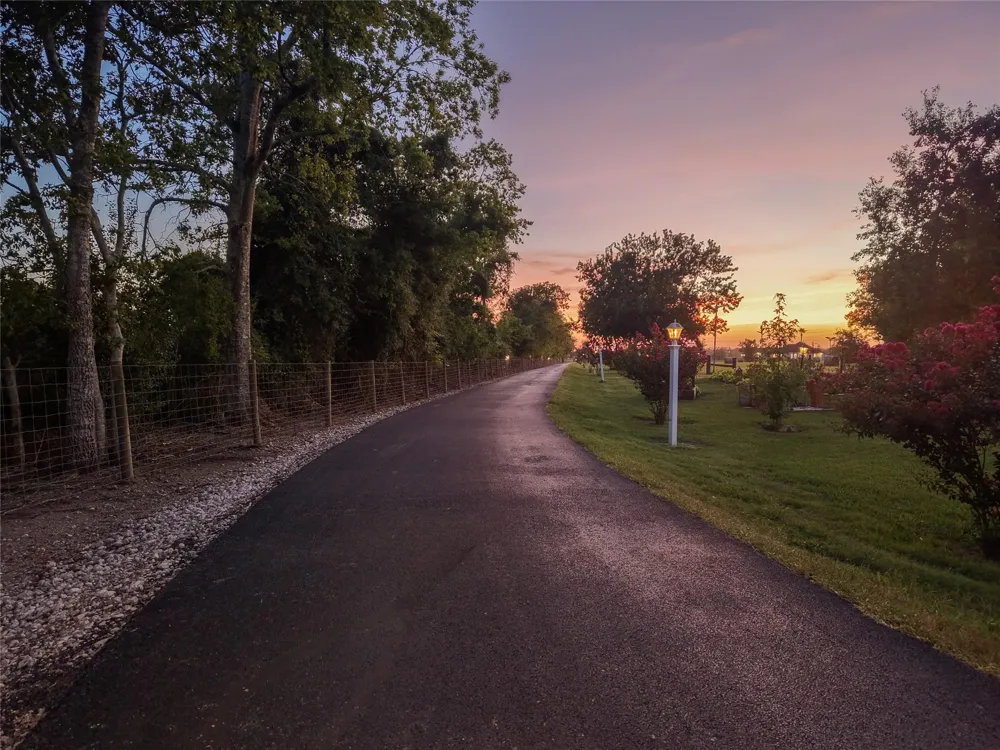 616 County Road 44 Angleton, TX 77515