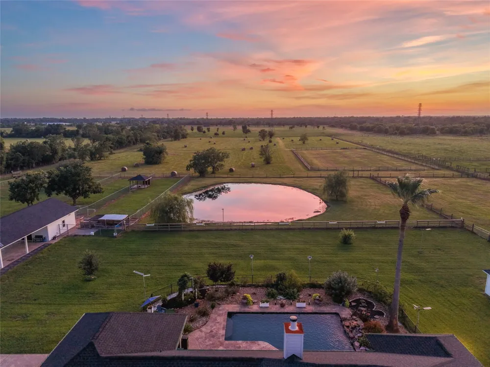 616 County Road 44 Angleton, TX 77515