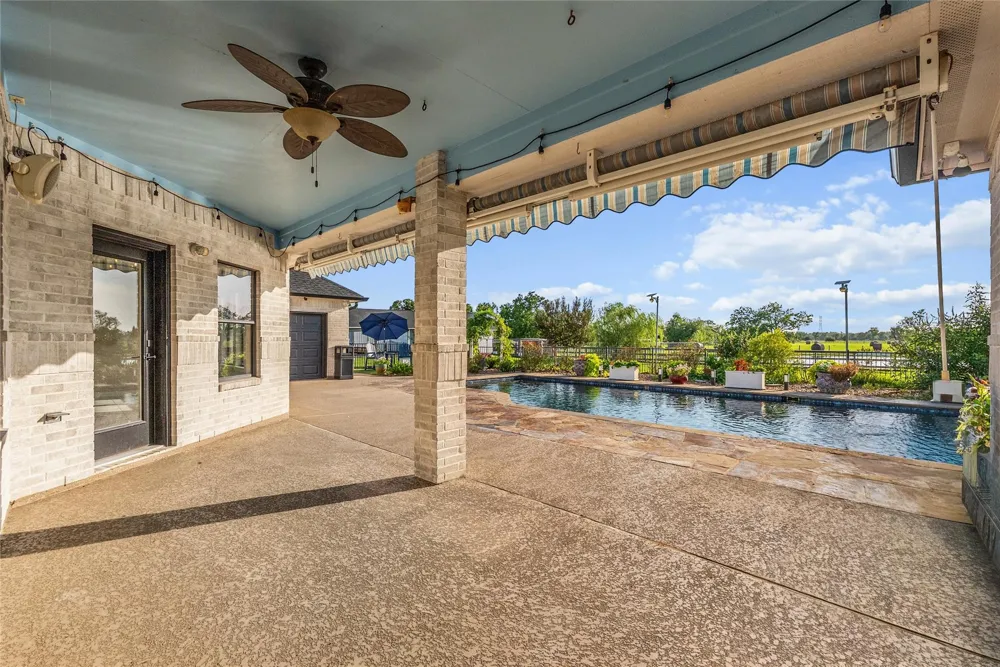 616 County Road 44 Angleton, TX 77515