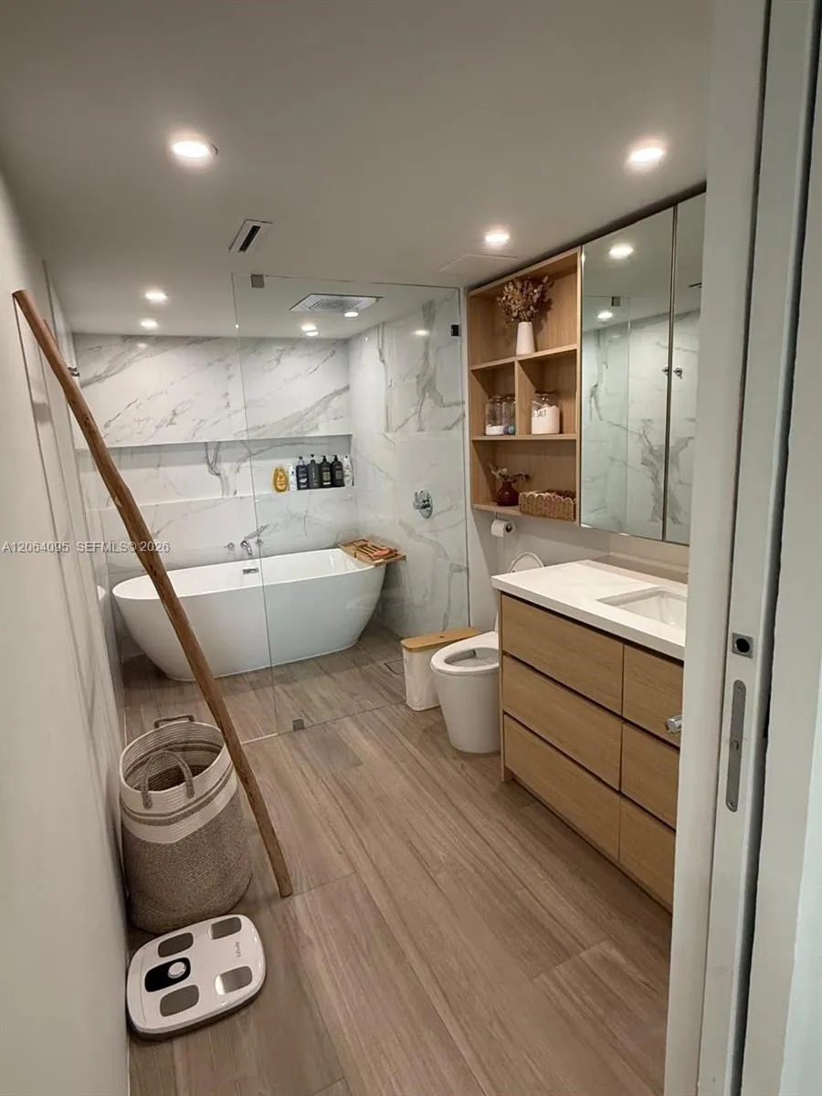 1111 Crandon Blvd #B1004 Key Biscayne, FL 33149