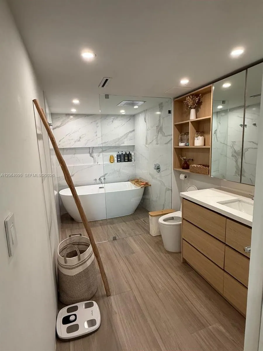 1111 Crandon Blvd #B1004 Key Biscayne, FL 33149