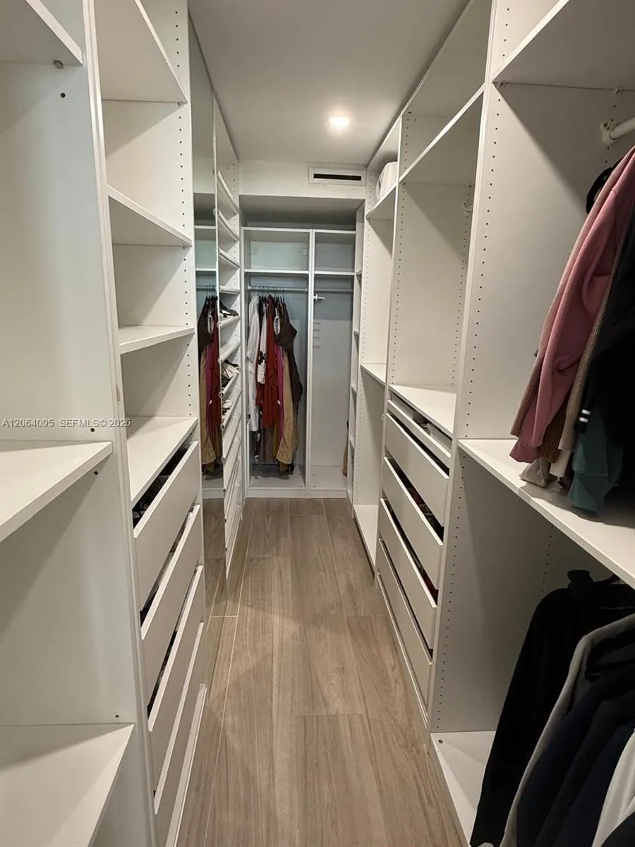 1111 Crandon Blvd #B1004 Key Biscayne, FL 33149