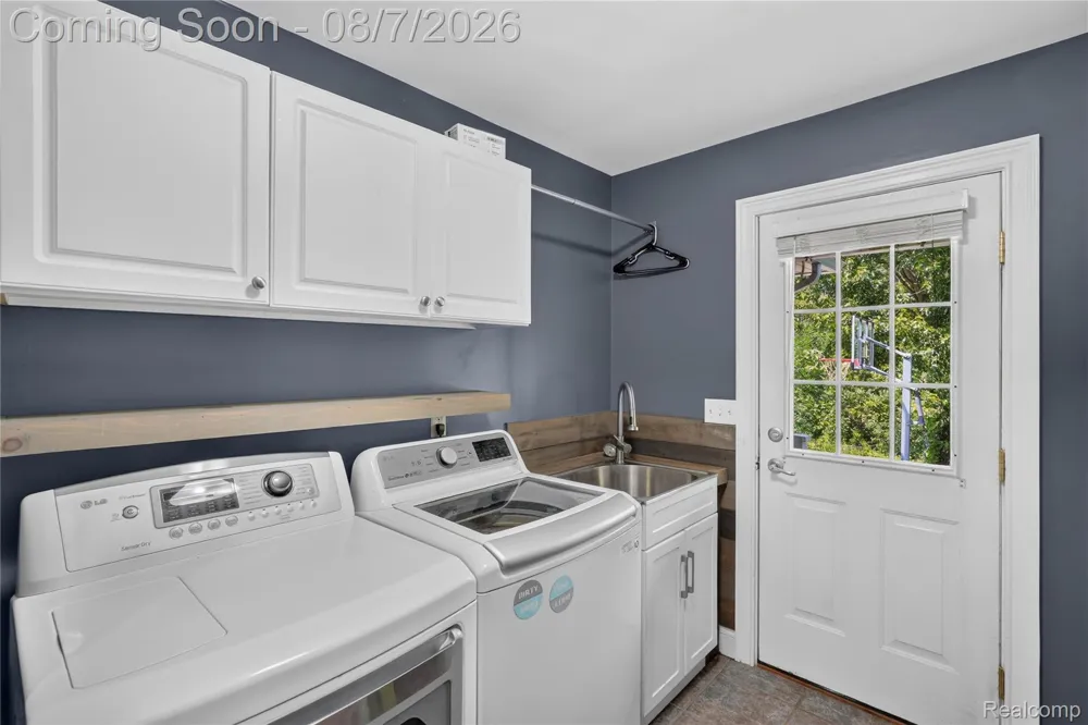 65690 North Avenue Ray Township, MI 48096